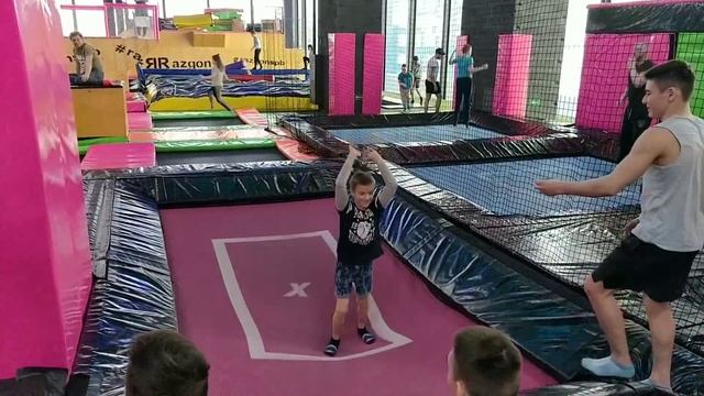 VLOG СПб: пицца, Time Trial, батуты, Вадим Бабешкин. День 1 смотреть онлайн