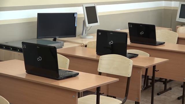 В омских школах реализуется проект адресной методической помощи "500+" смотреть онлайн