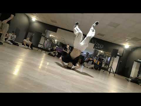 Брейкданс батл ↔ Подростки 14-17 лет ↔ Voron vs Shama ↔ 1'4 ↔ WHO IS WIN #whoiswin #bmvideo смотреть онлайн