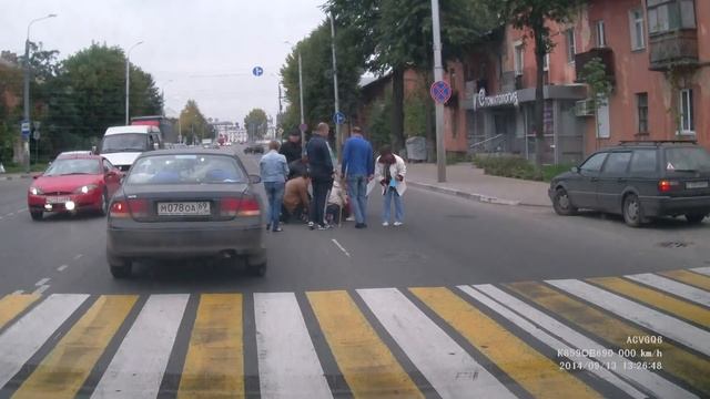 В Твери на переходе сбили детей смотреть онлайн