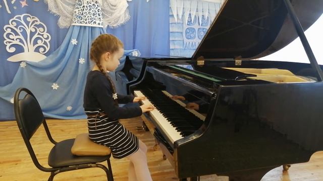 Васюкова Софья. В. А. Моцарт - Менуэт Фа мажор; В. Лессер - "Выходной день" смотреть онлайн