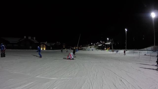 Горные лыжи в Сочи. Попой по снегу. Доска мне не отдалась :( смотреть онлайн