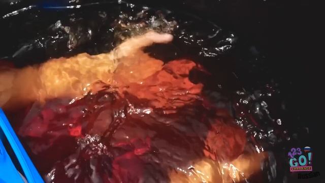 ЭКСТРЕМАЛЬНЫЙ ЧЕЛЛЕНДЖ: 100 СЛОЕВ || 1000 слоев макияжа, еды, татуировок от 123GO! CHALLENGE смотреть онлайн