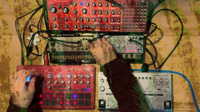 Neutron, TD-3, electribe 2 sampler, volca bass, keys смотреть онлайн