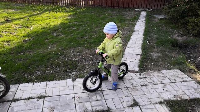 Тестируем беговел - Small Rider Roadster 2 (Air Plus) в городе и на даче смотреть онлайн