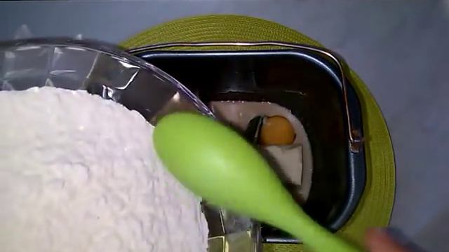 Пасхальный КУЛИЧ в ХЛЕБОПЕЧКЕ - ОЧЕНЬ ПРОСТО! смотреть онлайн