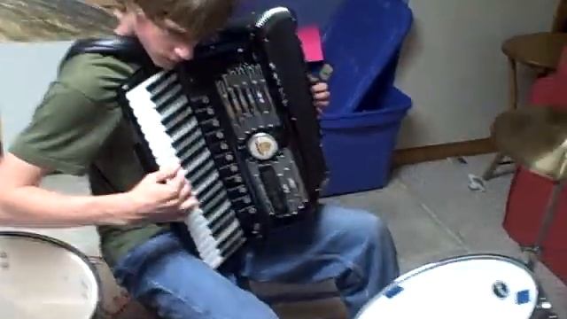 The Clarinet Polka... With Drums смотреть онлайн