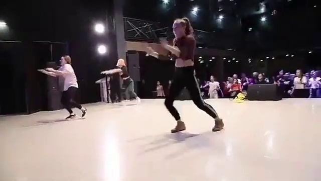 МАСТЕР КЛАСС ОТ АЛЁНЫ ГУМЕННОЙ И АРИНЫ НИКОГОСЯН | MASKI FT. FRG CREW смотреть онлайн