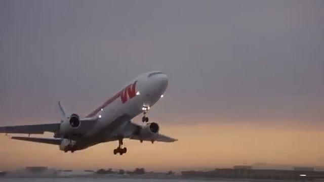 Arnold Schwarzenegger In Commando (1985) Plane Jump