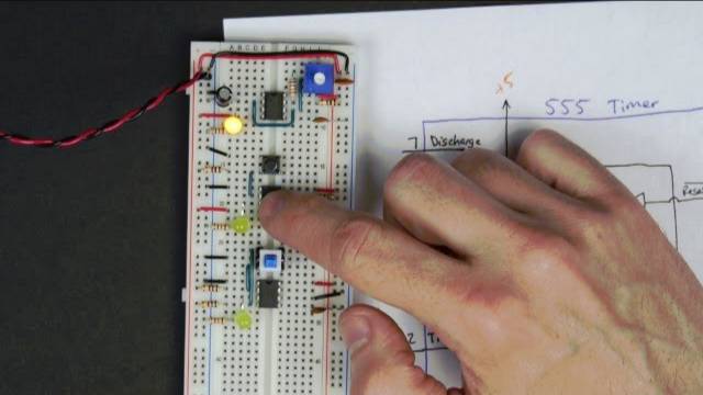 Bistable 555 - 8-bit computer clock - part 3 смотреть онлайн
