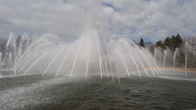 Фонтан ЦПКО, Санкт-Петербург. Порывы ветра, Радуга на воде))) 4к/100fps со SlowMotion смотреть онлайн
