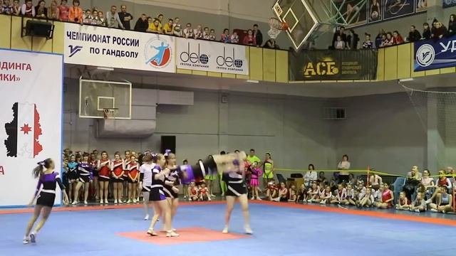 Cheerleading. Чир спорт. Команда Sunrise. смотреть онлайн