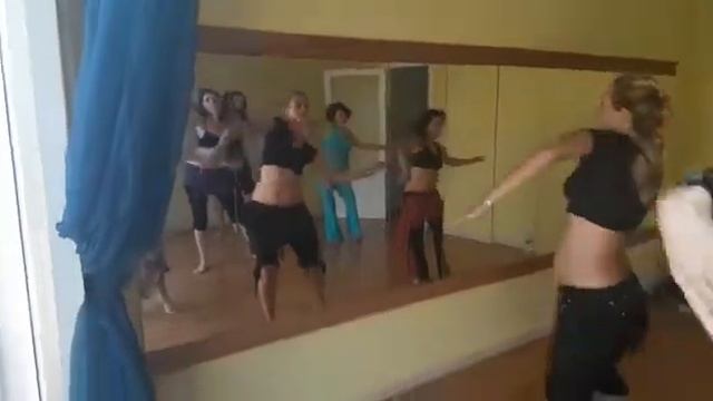 Taller Tribal fusion Dubstep Mireia brynhild смотреть онлайн