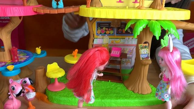 Тусовка блогеров в кафе Джунгли Enchantimals?? смотреть онлайн