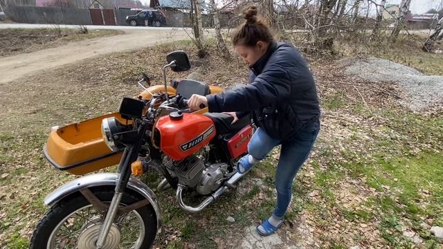 Иж и Девушка! Учимся заводить мотоцикл! #ижюпитер5 #иж #рек #мото #мотоссср #девушка #екб смотреть онлайн