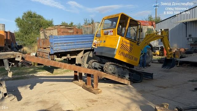 Складные аппарели для кузова высотою 1,5 метра погрузка мини экскаватора Land Digger на ЗИЛ смотреть онлайн