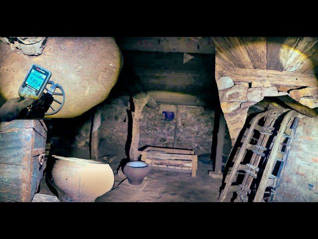 Часть 6. КОПАЮ ЦАРСКИЕ МОНЕТЫ В ПОДПОЛЕ КУПЕЧЕСКОГО ДОМА. Много разных находок старины. смотреть онлайн