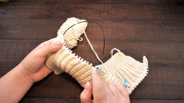 Шапочка чепчик пышной резинкой спицами ? Pattern baby bonnet смотреть онлайн