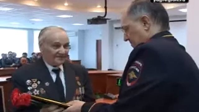 Ветераны МВД посетили выставку военного плаката смотреть онлайн