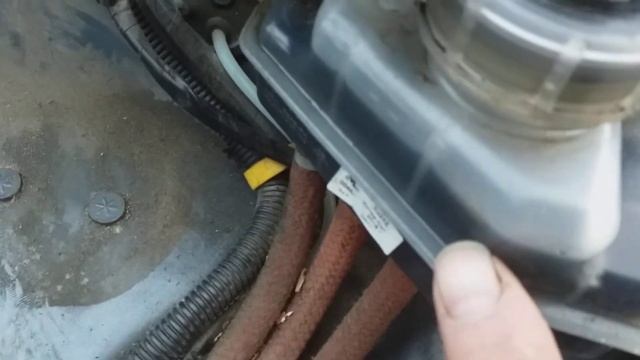 Замена и прокачка главного цилиндра сцепления Нива 2018 г.в.. смотреть онлайн