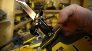 Обзор модельного ряда аккумуляторных сабельных пил DEWALT начала 2021 г.. Распаковка DCS312, DCS369