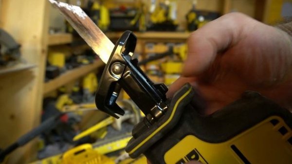 Обзор модельного ряда аккумуляторных сабельных пил DEWALT начала 2021 г.. Распаковка DCS312, DCS369