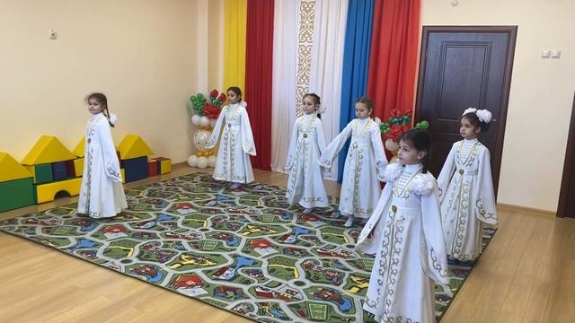 Осетинский девичий танец. смотреть онлайн