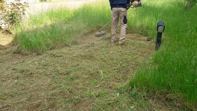 Diferenta dintre Motocoasa Kawasaki si cealata cu motor Emak смотреть онлайн