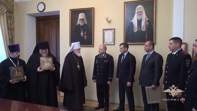 В Твери полицейские передали представителям Русской Православной Церкви две старинные иконы смотреть онлайн