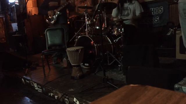 The Blue Chips Band Memphis Tennessee Meadley Jam/Too Many Puppies/Travelin' Light! Live At Newbys! смотреть онлайн