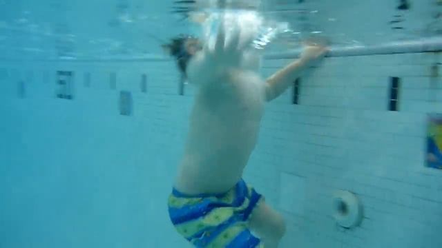 3yo William doing a backflip and frontflip in the water at the YMCA смотреть онлайн
