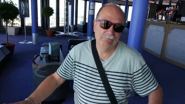 Family travels to Montpelier and Palavas beach in France смотреть онлайн