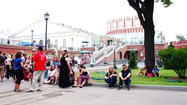 Троицкие ворота Московского Кремля (Троицкая башня), Александровский сад. Москва, Кремль, Россия смотреть онлайн