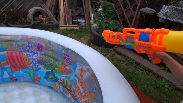 Детский надувной бассейн INTEX на даче у деда смотреть онлайн