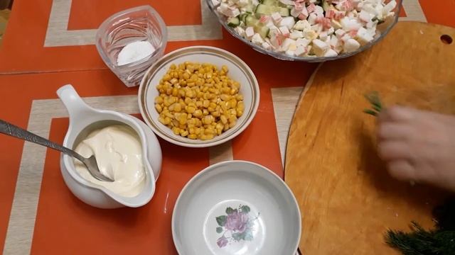 Салат с пекинской капусты с крабовыми палочками смотреть онлайн