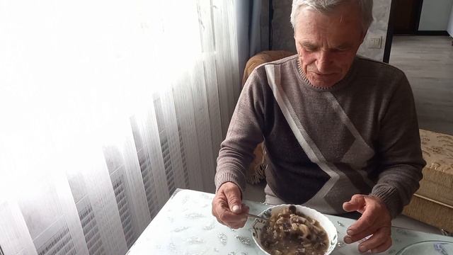 18 мая 2022 г. Жду на обед мужа. Заказали памятник. смотреть онлайн