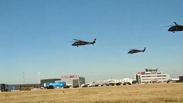 Новейшие китайские многоцелевые вертолеты Z 20 на выставке в Тяньцзине смотреть онлайн