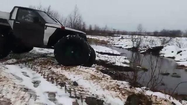 проезд сложного участка на вездеходе. смотреть онлайн