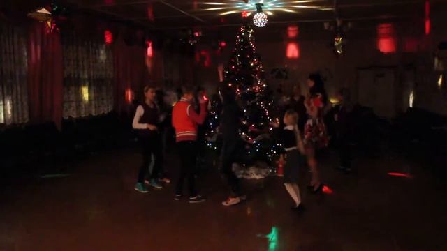 танцы под елкой смотреть онлайн