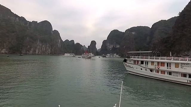 Бухта Халонг Бэй в ноябре-декабре смотреть онлайн