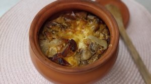 Мясо с гречкой и грибами в горшочках