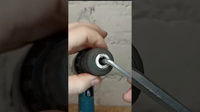 Возьми на заметку!Как легко снять патрон с шуруповёрта!#shorts смотреть онлайн