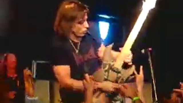 Warren DeMartini of RATT Round And Round guitar solo live смотреть онлайн