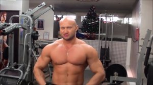 Жим штанги стоя с груди над головой. Армейский жим, упражнение для передних дельтовидных мышц.