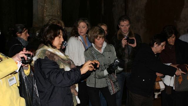영화 인페르노 속의 Yerebatan Sarayi(예레바탄지하궁전), Istanbul, Turkey смотреть онлайн