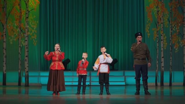 "Счастье" исполняет семейный ансамбль Агаповых смотреть онлайн