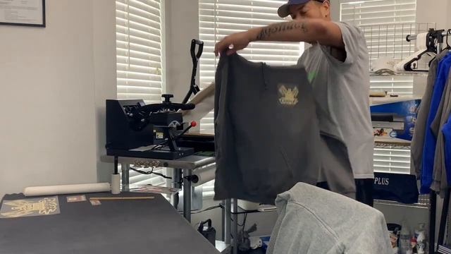 Join me as I heat press hoodies for customer. смотреть онлайн