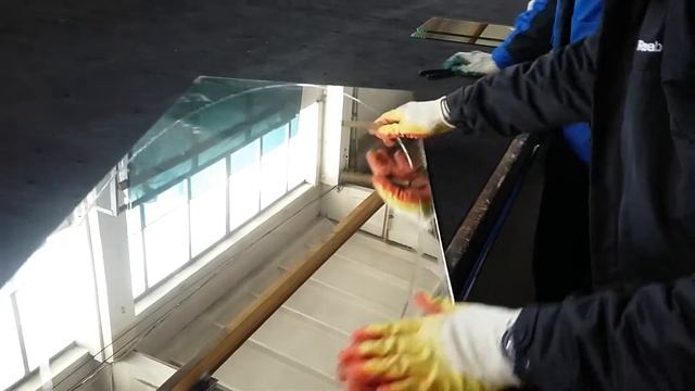 Резка овального зеркала роботом