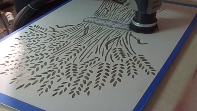 Как происходит пескоструйная обработка рисунка на стекле