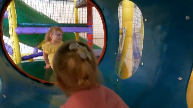 Детская игровая комната. Прыгать, лазать, скакать...Нам сюда необходимо) смотреть онлайн